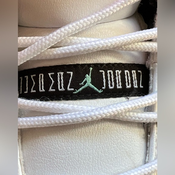 Nike Air Jordan 11 Retro Low Iridescent Emerald GS Size 7Y 528896-145 - Picture 8 of 9
